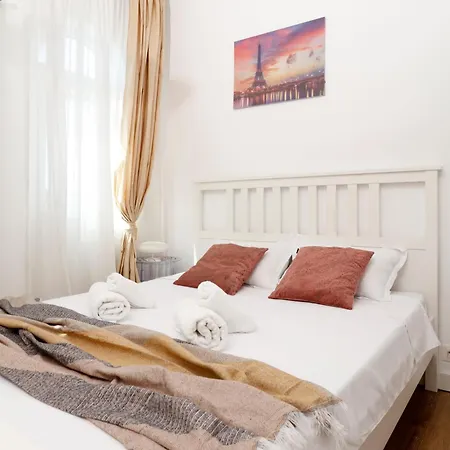 Victoriei Two Bedroom Bucharest