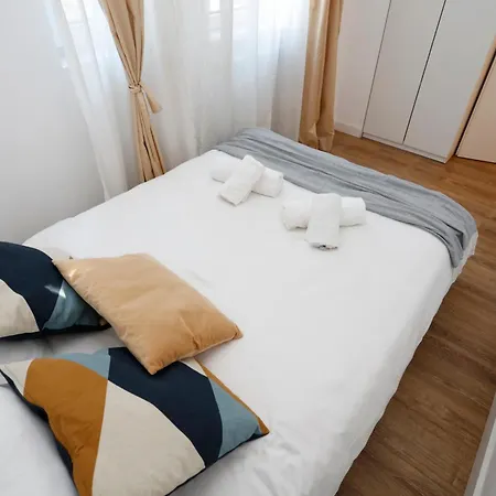 Victoriei Two Bedroom * Bucharest