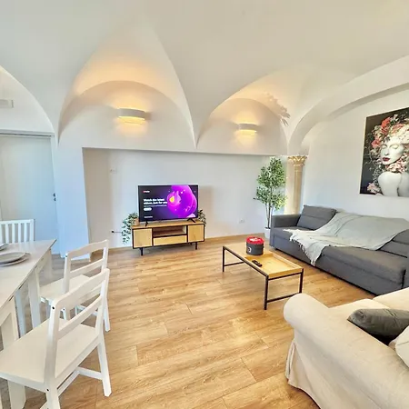 Victoriei Two Bedroom Apartment Bucharest