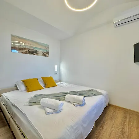 Victoriei Two Bedroom Apartament *